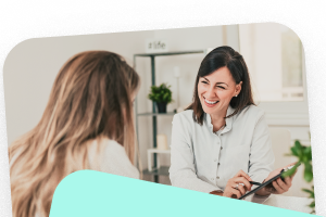 Immagine in cui una dottoressa parla con una paziente